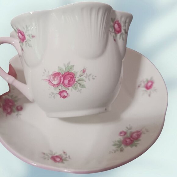 Crown Staffordshire Fine Bone China Sweetheart Rose Teacup & Saucer Set - Picture 4 of 7